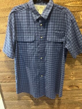 L.L. Bean Men's Navy Blue Plaid Short-Sleeve Button-Down Shirt